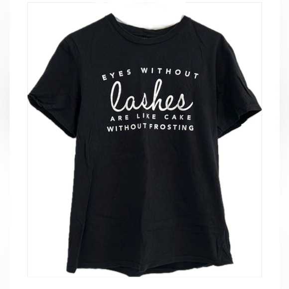Tops - Graphic T-Shirt “Eyes Without Lashes Are Like Cake Without Frosting” Black White